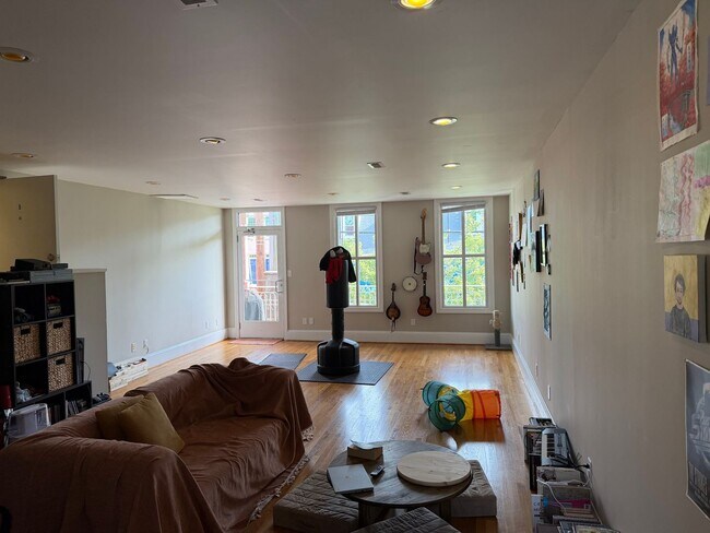 Building Photo - **$500 rent credit with lease starting on or before 08/05/2026**
