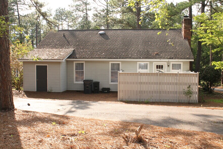 Building Photo - 1624 E Indiana Ave