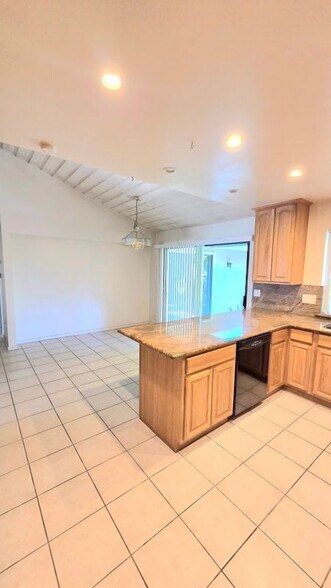 Building Photo - 6480 Havenside Dr
