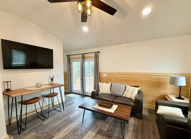 Building Photo - LIKE BRAND NEW SOLDOTNA HOME!