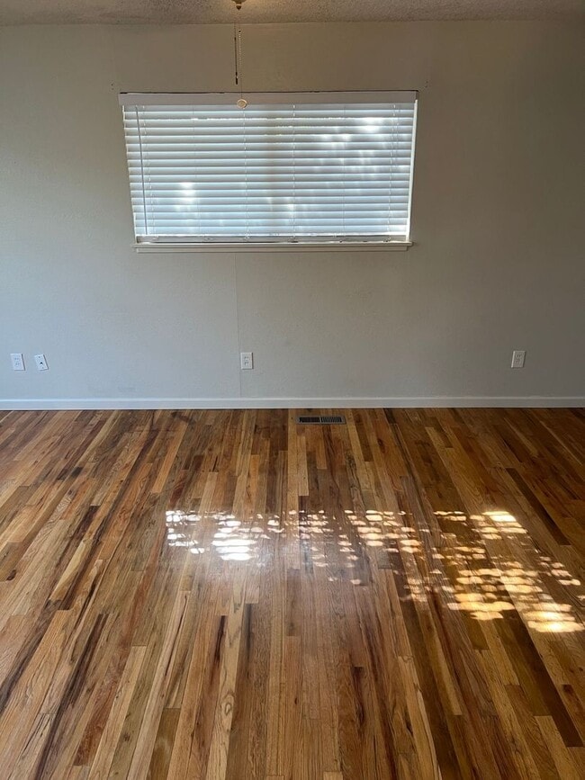 Building Photo - Durham 3 bedroom 2 bath Home, Large yard, ...