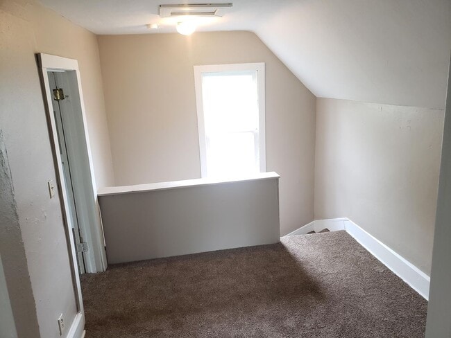 Building Photo - Nice 4 bedroom colonial with covered front...
