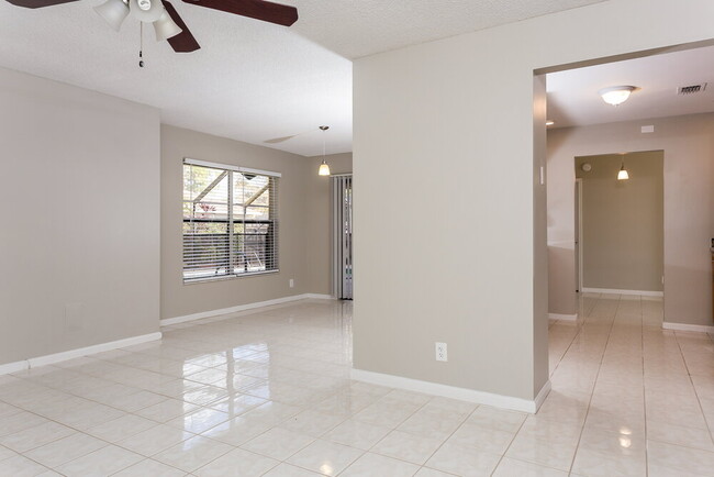 Building Photo - 13751 Exotica Ln