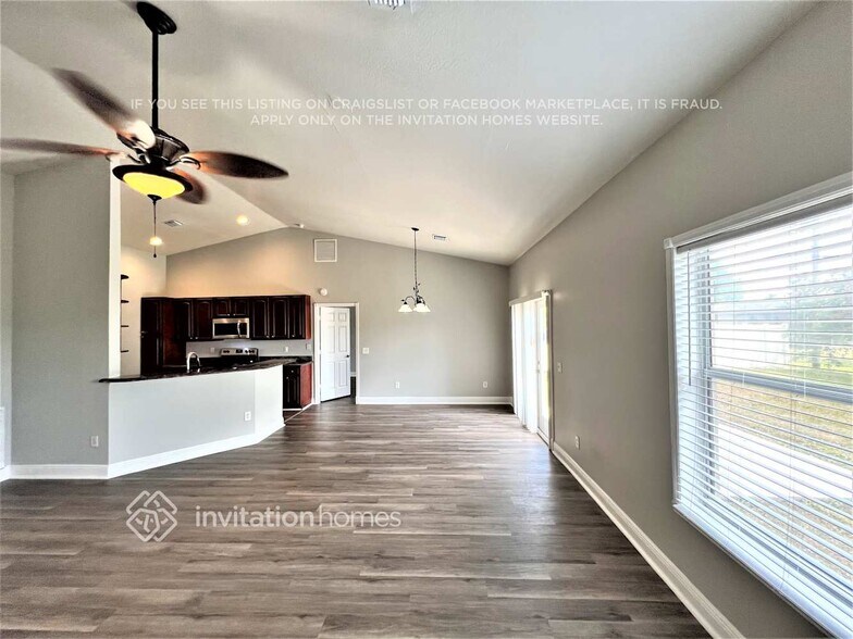 Building Photo - 1462 SW California Blvd