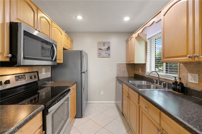 Building Photo - 3830 SE 12th Ave