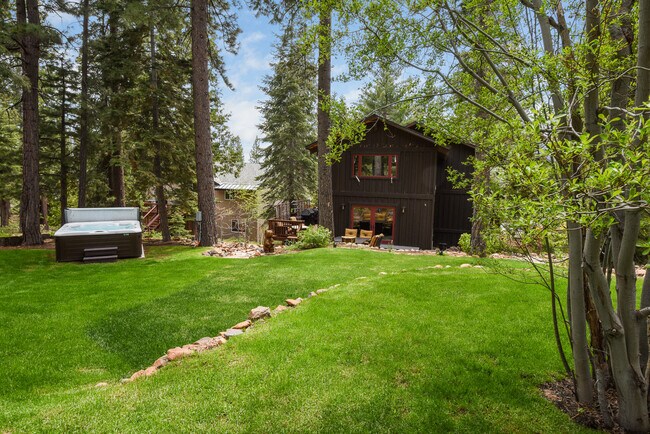Building Photo - 1325 Canterbury Dr