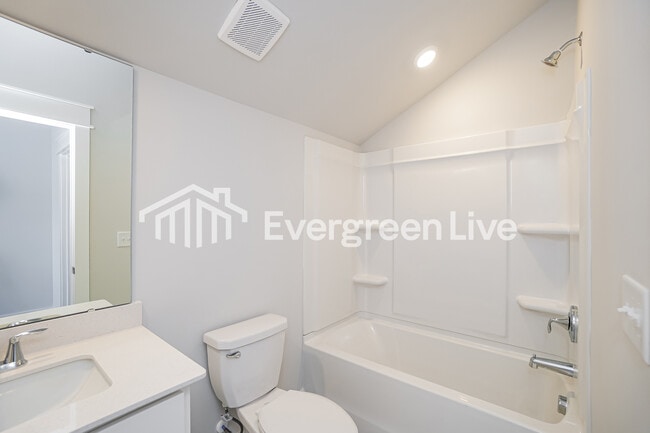 Building Photo - 130 Bloomsbury St