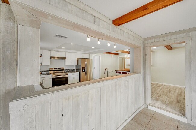 Building Photo - Beautiful 4 bedroom, 2 bathroom in Satellite Beach! NO HOA!!