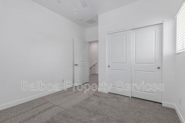 Building Photo - 1318 S 105th Pl