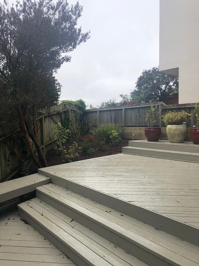 Building Photo - 394 Cresta Vista Dr