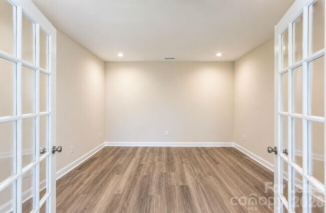 Building Photo - 104 Kentmore Dr