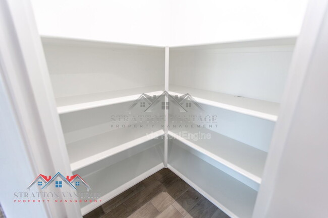 Building Photo - 1330 W Hess Ave