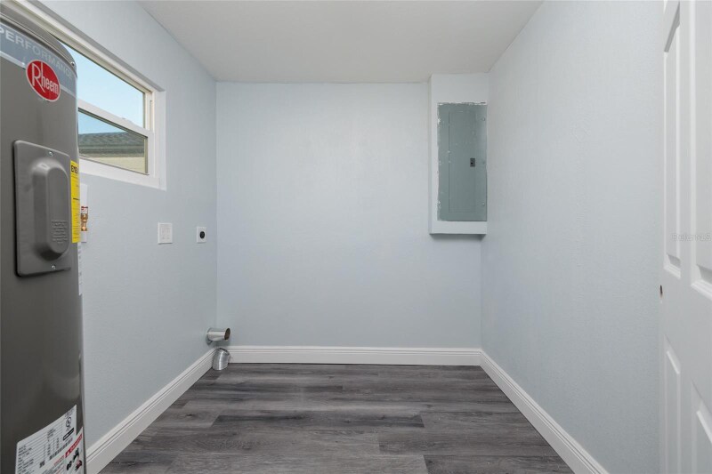 Building Photo - 1709 W Perio St