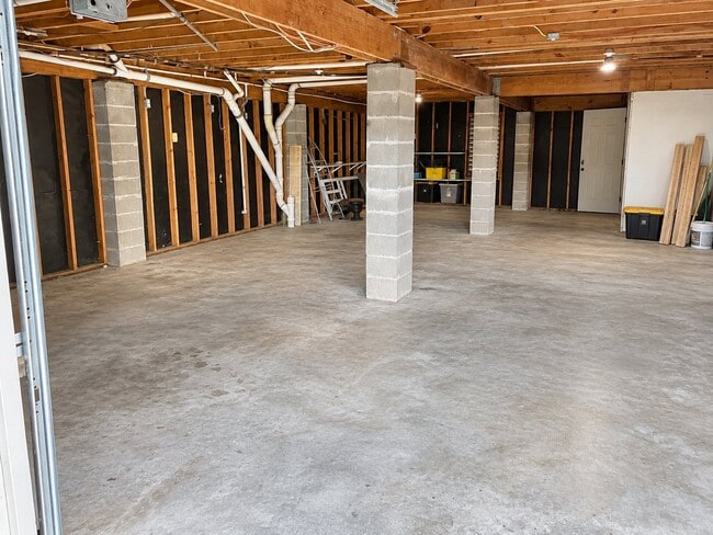 Building Photo - 2603 Lazy Lake Dr