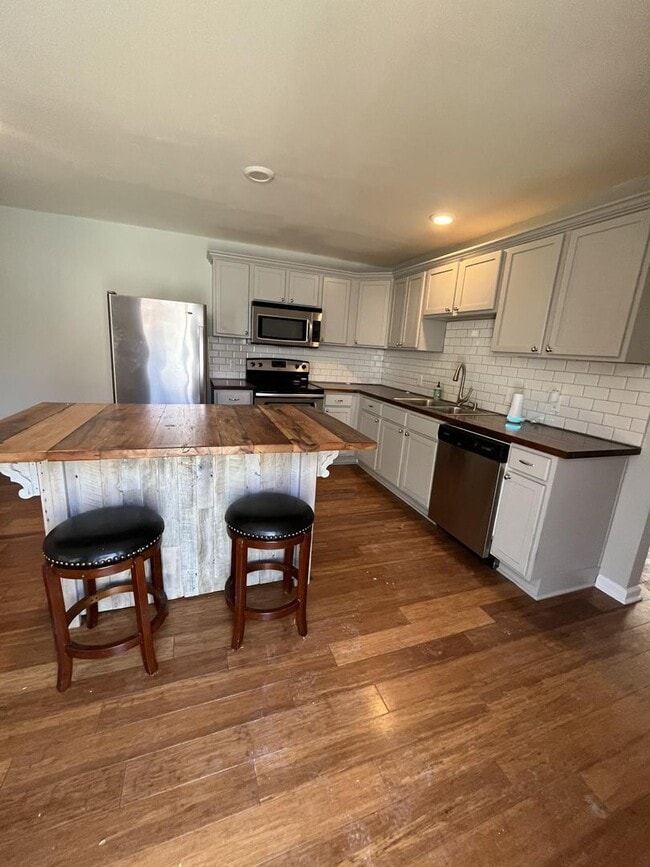 Building Photo - 624 N Upper St