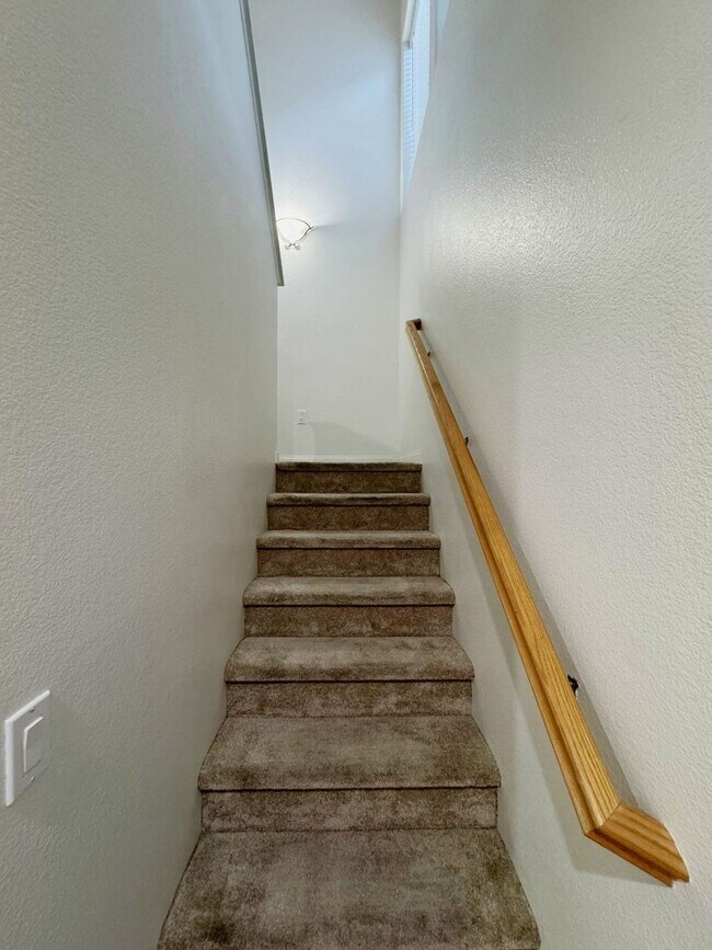 Building Photo - Stunning 2 Bed / 2.5 Bath Condo with 2-Car Garage in North Park