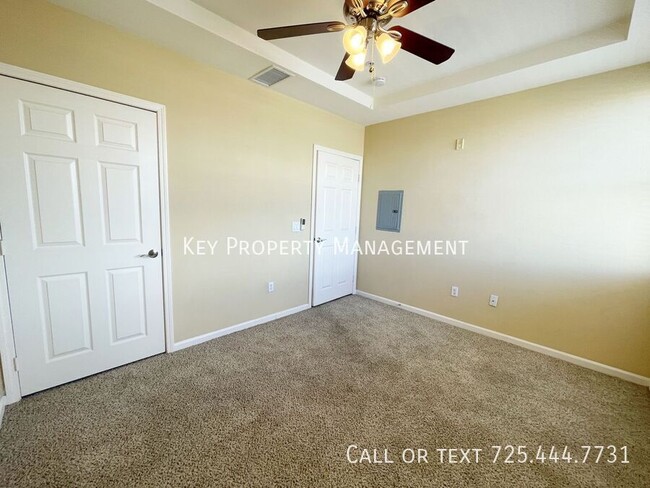 Building Photo - 2 BEDROOM HIGHLY UPGRADED PARK AVENUE CONDO!