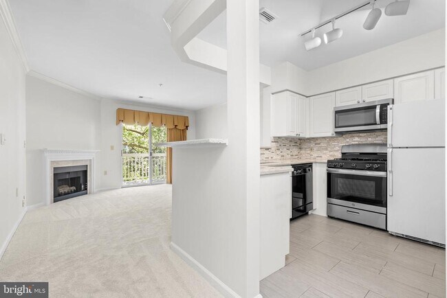 Building Photo - 12915 Alton Square