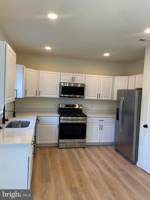 Building Photo - 42888 Golf View Dr