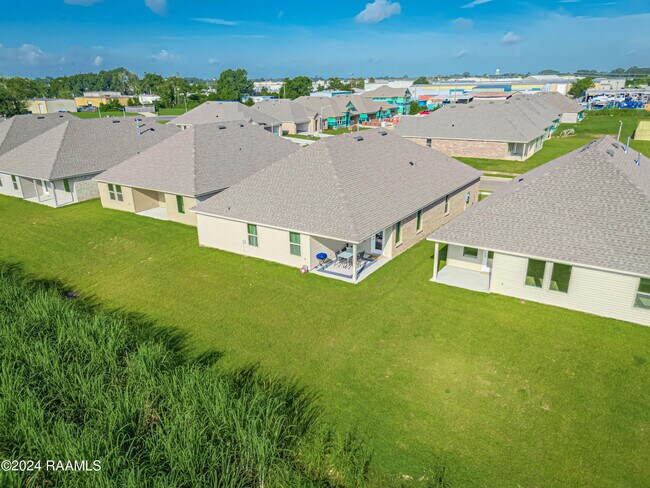 Building Photo - 407 Broussard Hl Dr