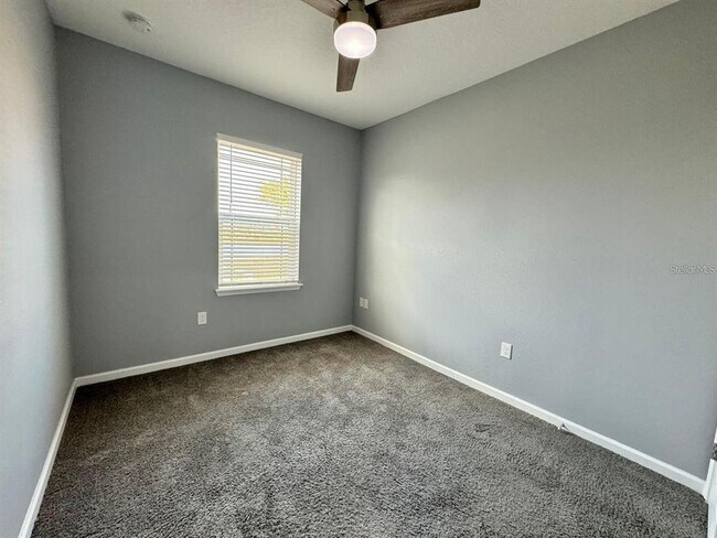 Building Photo - 930 Lakefront Village Dr