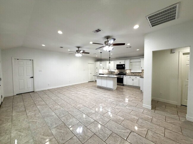 Building Photo - 5763 Westover St