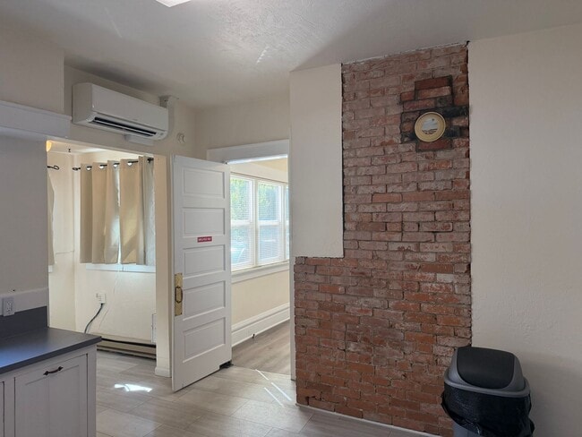 Building Photo - 245 W 13th Ave