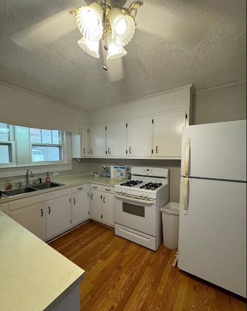 Kitchen with Gas Stove - 75 Park St