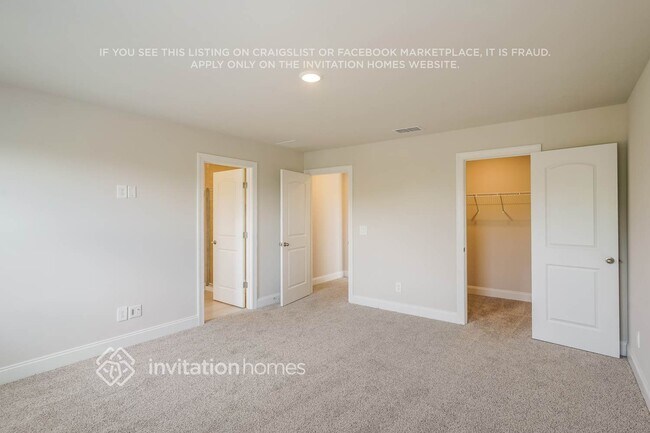 Building Photo - 223 River Rock Dr