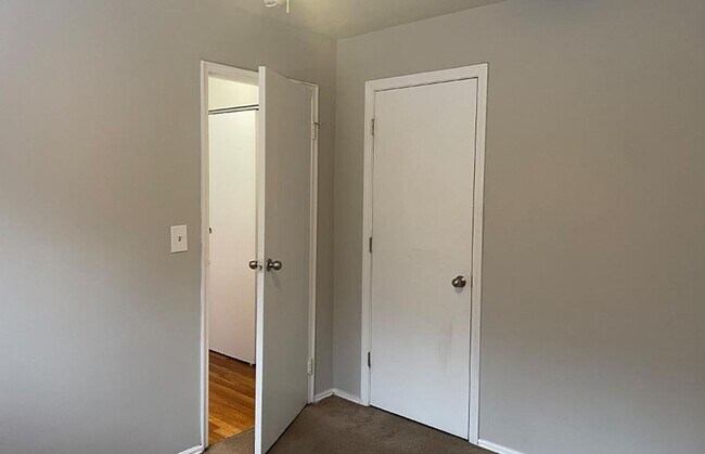 Building Photo - 558 Lowell Ave