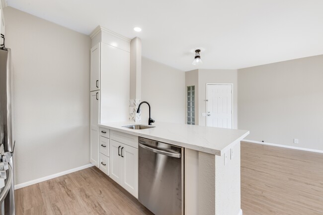 Building Photo - 91-284-284 Hanapouli Cir