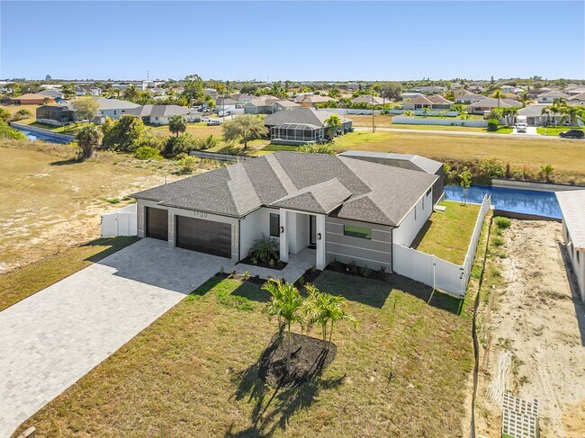 Building Photo - 1720 NE 14th St