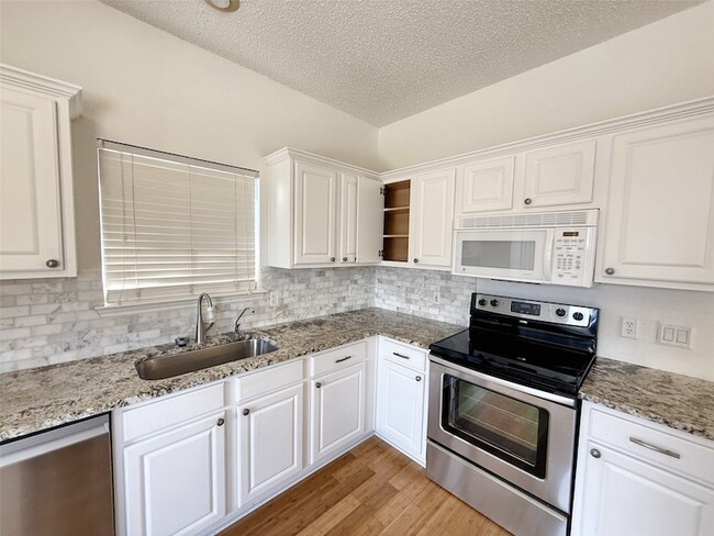Building Photo - 6717 Smallwood Dr