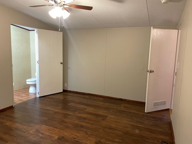 Building Photo - 3 BED, 2 FULL BATH MOBILE HOME IN DENTON, ...