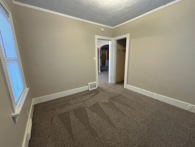 Building Photo - Charming Hilltop Home with Stunning City Views