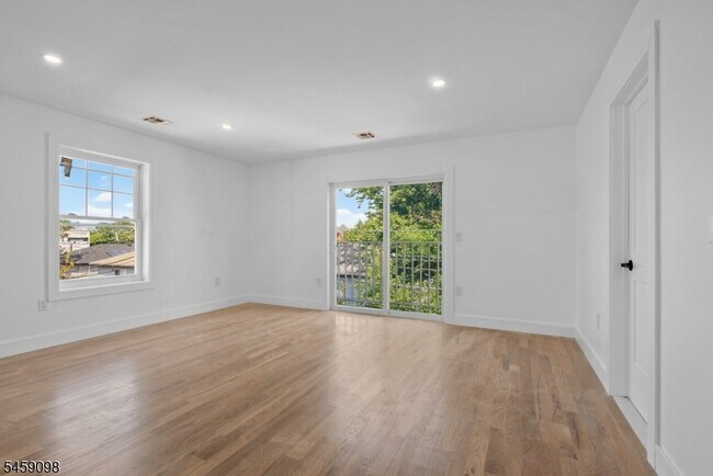 Building Photo - 144 N 14th St