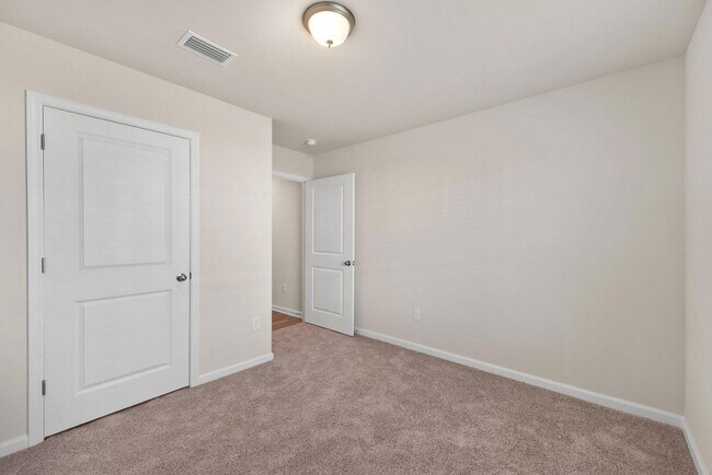 Building Photo - 511 Whispering Creek Ave