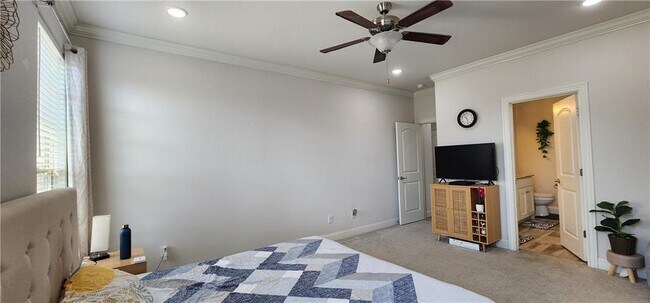 Building Photo - 1001 W Ashmore Landing Loop