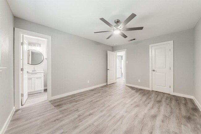 Building Photo - 10429 Firethorn Ln