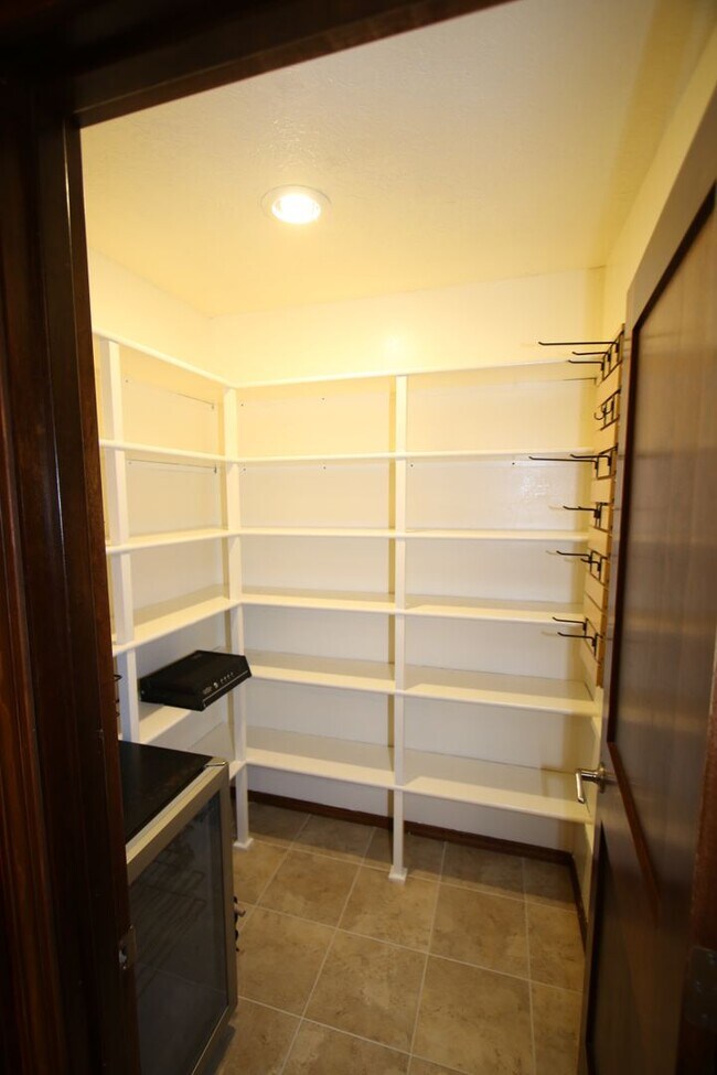 Building Photo - 4 Bedroom Eagle River Home!