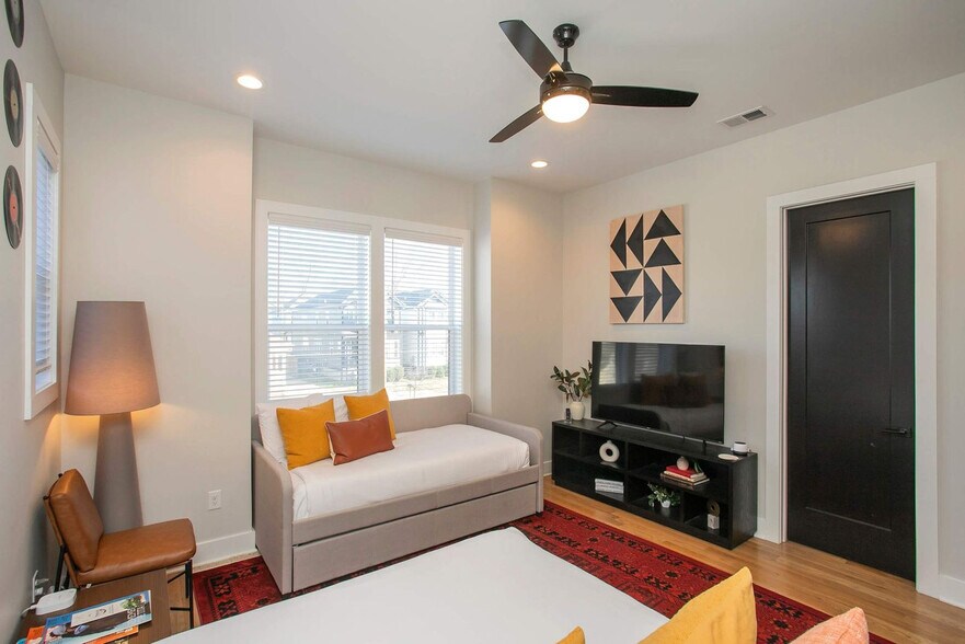 Building Photo - 1102C Buchanan St