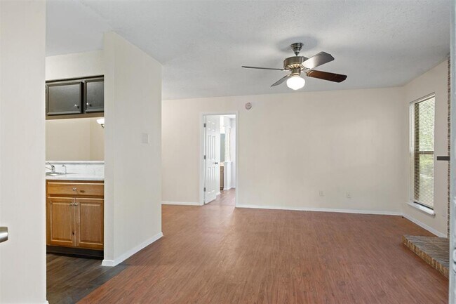 Building Photo - 10616 Mellow Meadow Dr