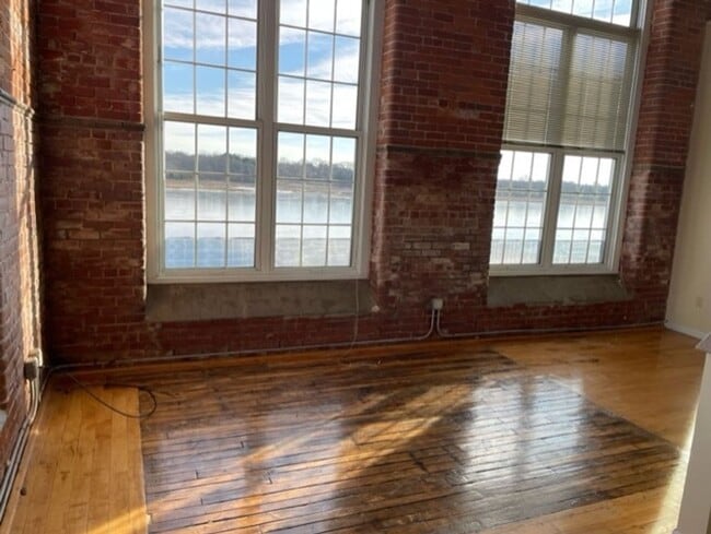 Interior Photo - Victoria Riverside Lofts