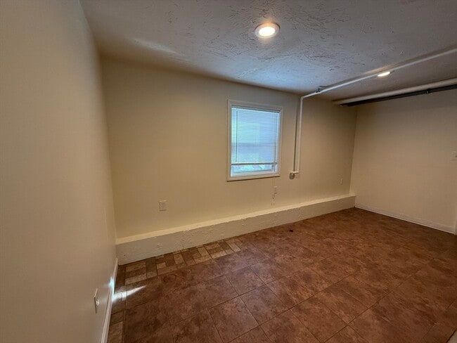 Building Photo - 27 Ledgewood Rd