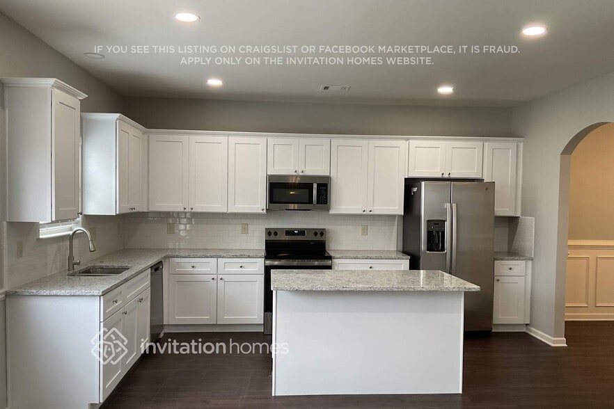 Building Photo - 4035 Whitfield Oak Way NE