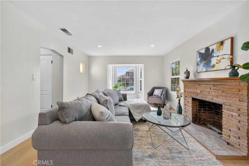 Building Photo - 537 W Camino Real Ave