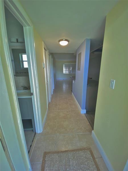 Building Photo - 5170 SW 40th Ave