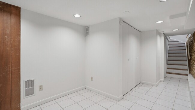 Building Photo - 6415 Howe St