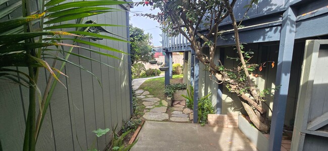 Building Photo - Charming Bodega Bay Cottage with Garden Courtyard