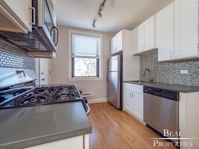 Building Photo - 1 bedroom in CHICAGO IL 60647
